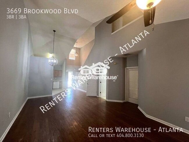 Building Photo - Charming 3 Bedroom Townhome with Master Be...