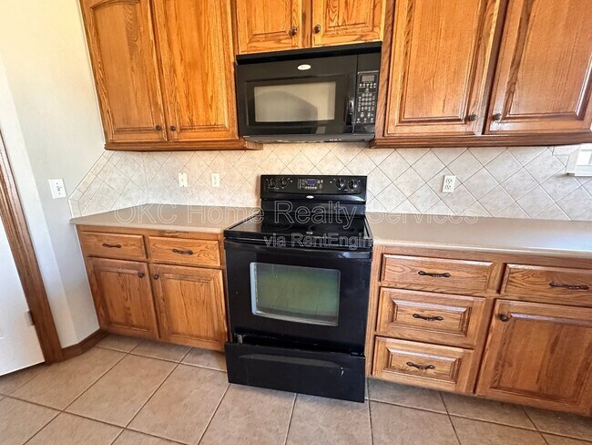 Building Photo - 13201 SW 2nd Terrace