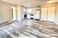 Building Photo - BEAUTIFUL SPACIOUS AND RENOVATED 2 BED 2 B...