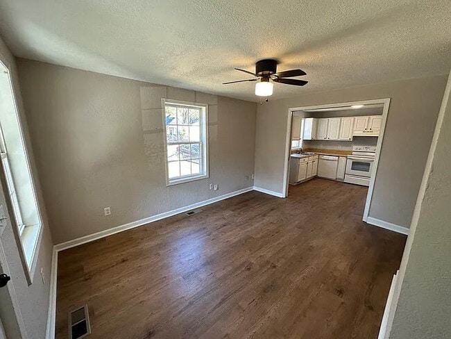 Building Photo - 1 Bedroom 1 Bathroom Duplex