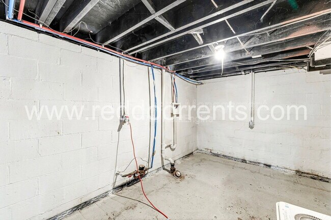 Building Photo - 1742 N Whittier Pl
