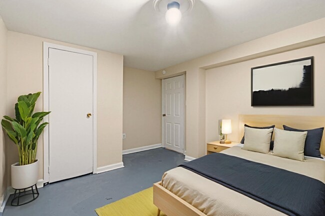 Building Photo - 708 Columbia Rd NW