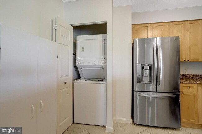 Building Photo - 3101 N Hampton Dr