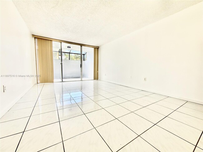 Building Photo - 10825 SW 112th Ave