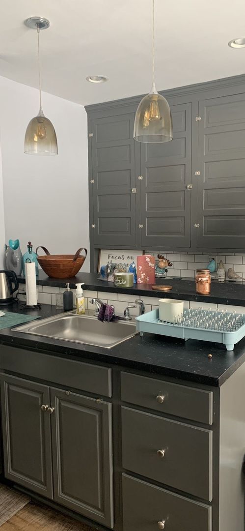 Building Photo - 223 E 9th St