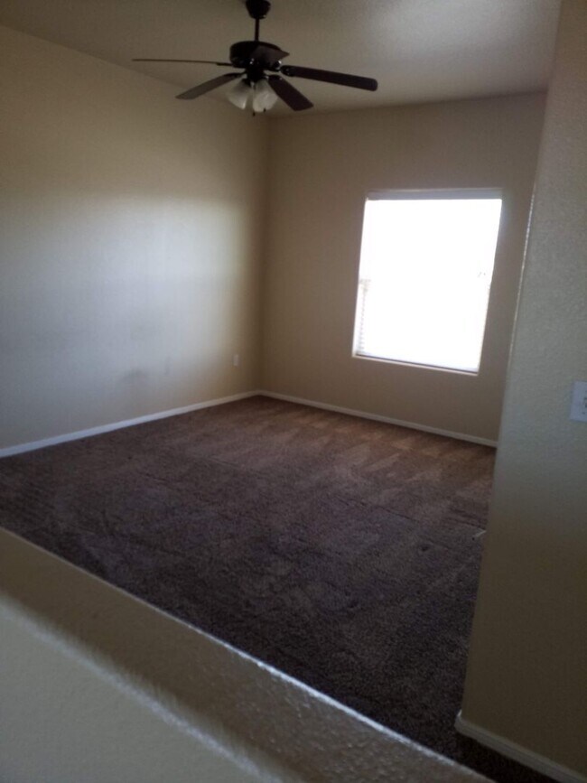 Building Photo - Spacious Family Home