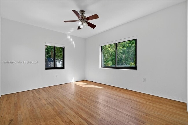 Building Photo - 465 NE 52nd St