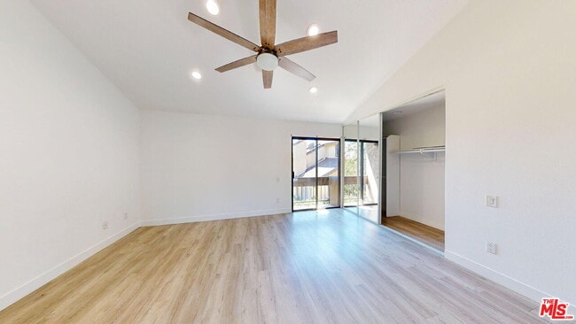 Building Photo - 9625 Sylmar Ave