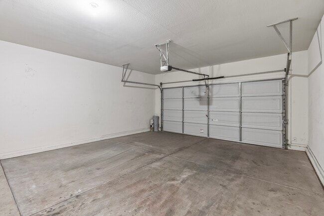 Building Photo - 11767 W Mohave St