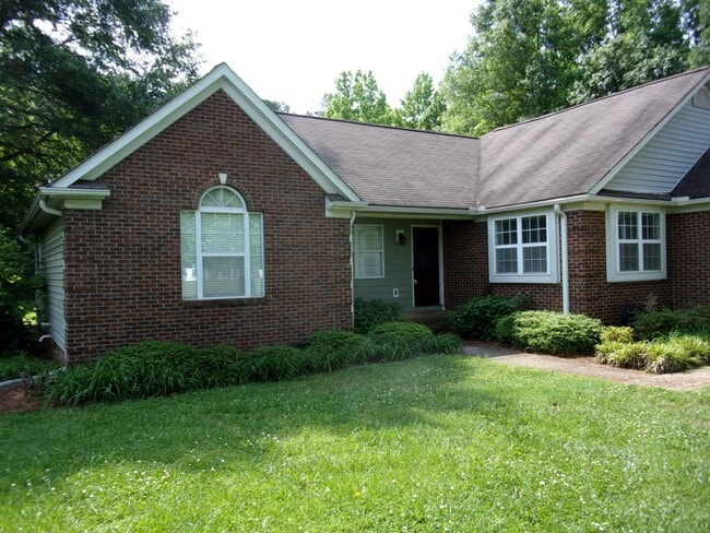 Building Photo - COMING SOON!! 3 Bedroom 2 Bath Home on over 1 Acre in York with Clover Schools