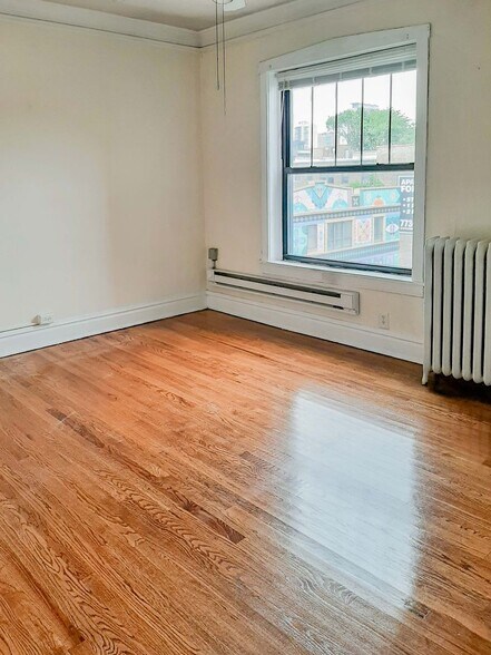 Building Photo - 2862 N Clark St