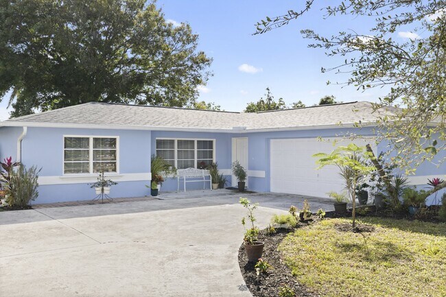 Building Photo - Flamingo Estates - single family home, close to Downtown and pet friendly!
