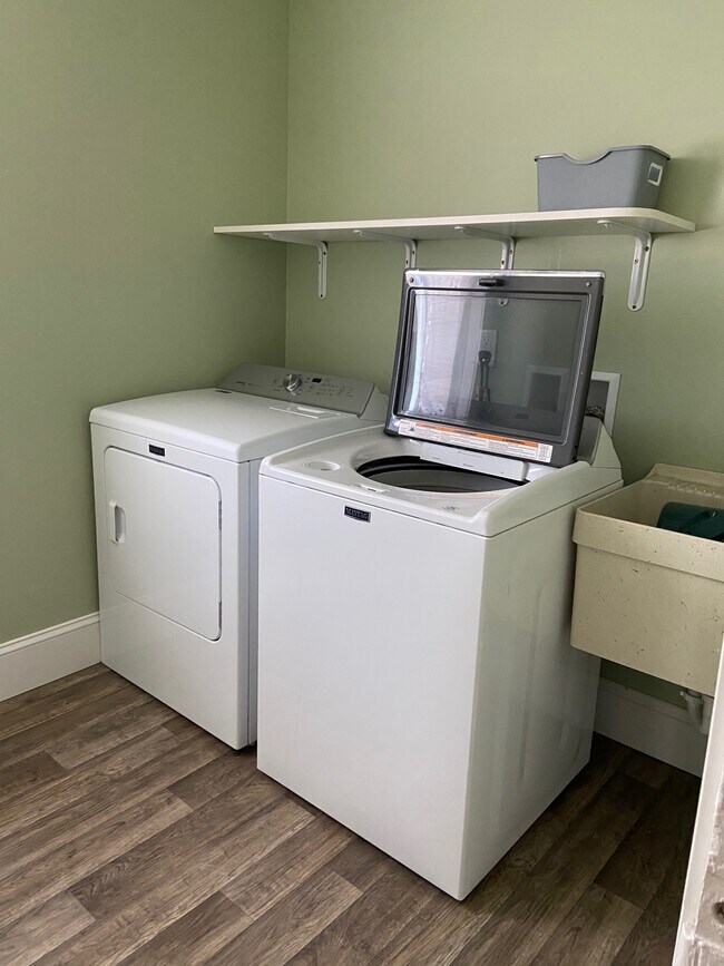 Building Photo - Bakery/Apartment