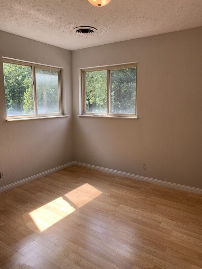 Building Photo - 551 Lowell Ave