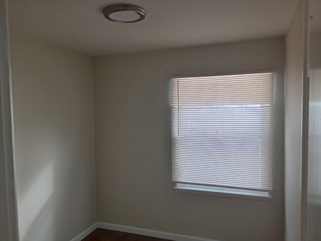 Building Photo - 9725 Medford Dr