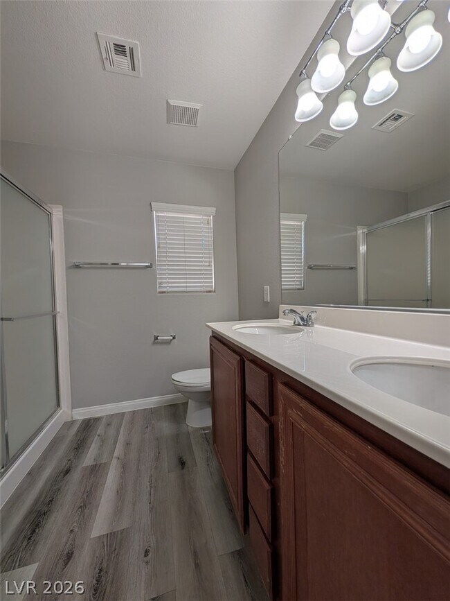 Building Photo - 134 E Cosmos Ct
