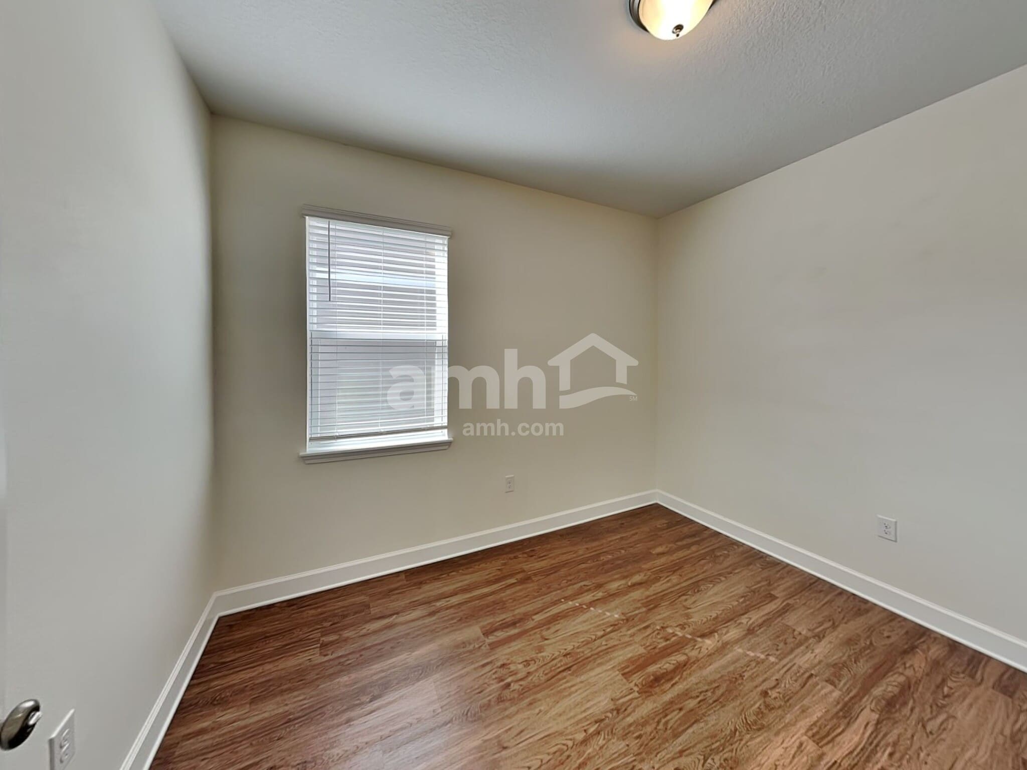Building Photo - 323 Pine Terrace Dr