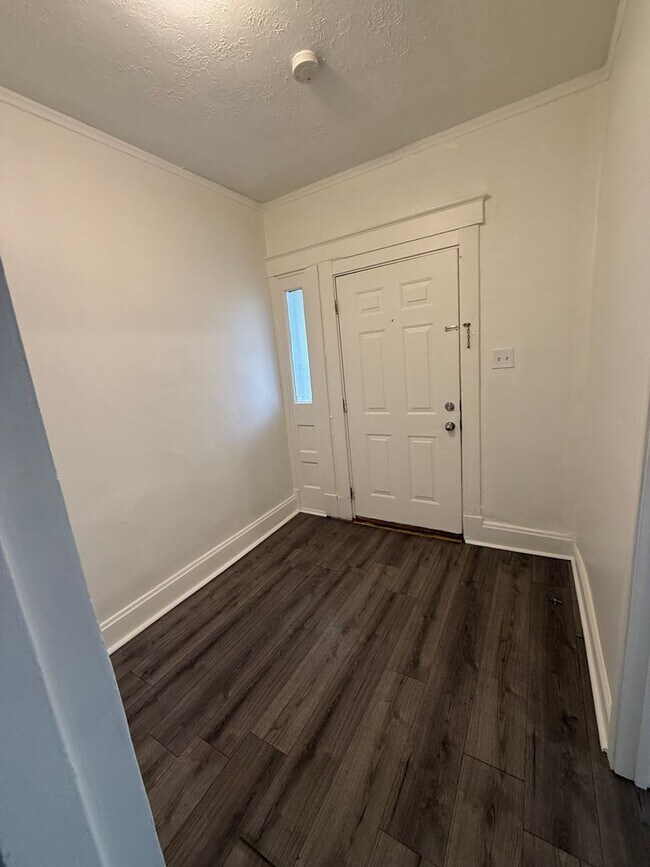 Building Photo - 809 S Fred Shuttlesworth Cir