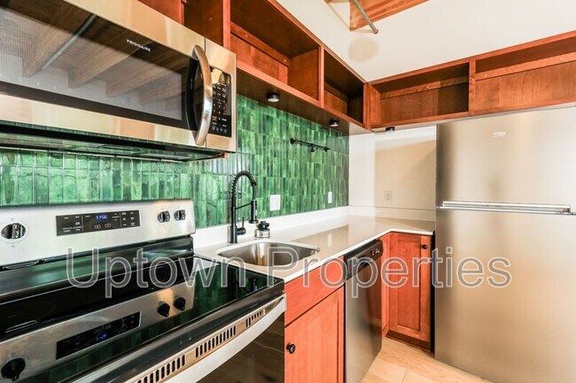 Building Photo - 1515 N Rosa Parks Way