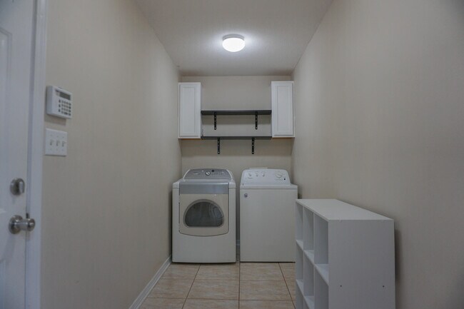 Building Photo - 5128 Whitehurst Ln