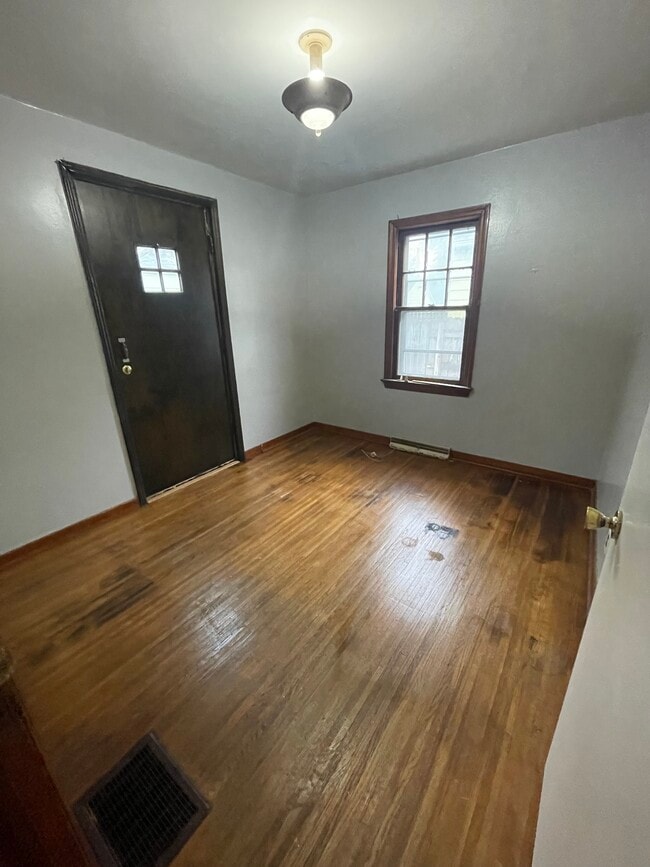 Building Photo - 886 Glide St