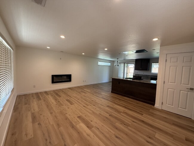 Building Photo - 2853 Tahitian Ave