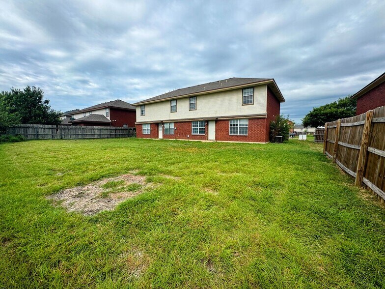 Building Photo - 4406 Deek Dr