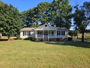 Building Photo - NEW LISTING!!!!!