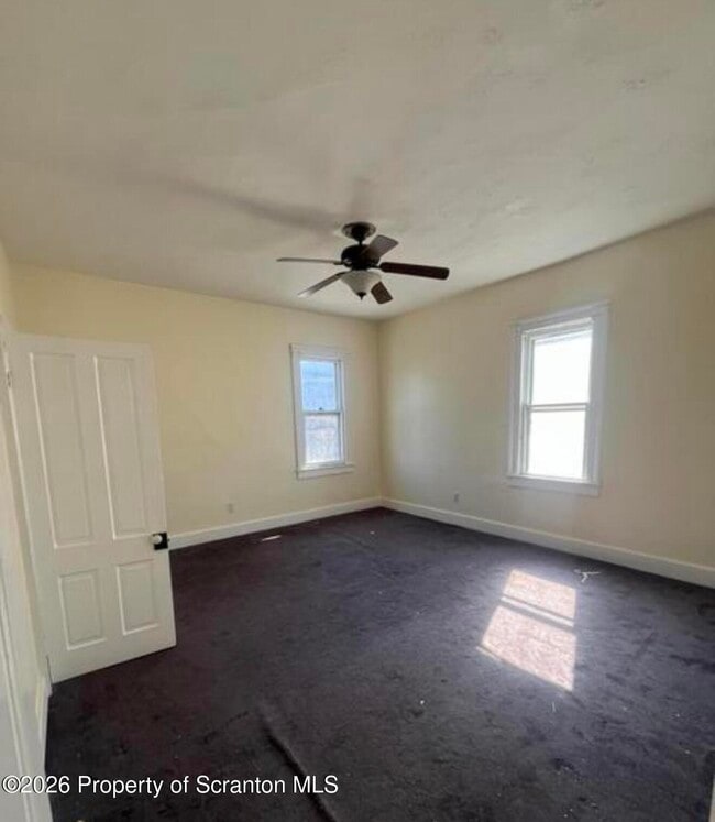 Building Photo - 1351 Capouse Ave