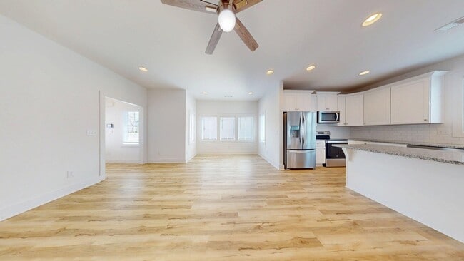 Building Photo - 577 Piper Ave