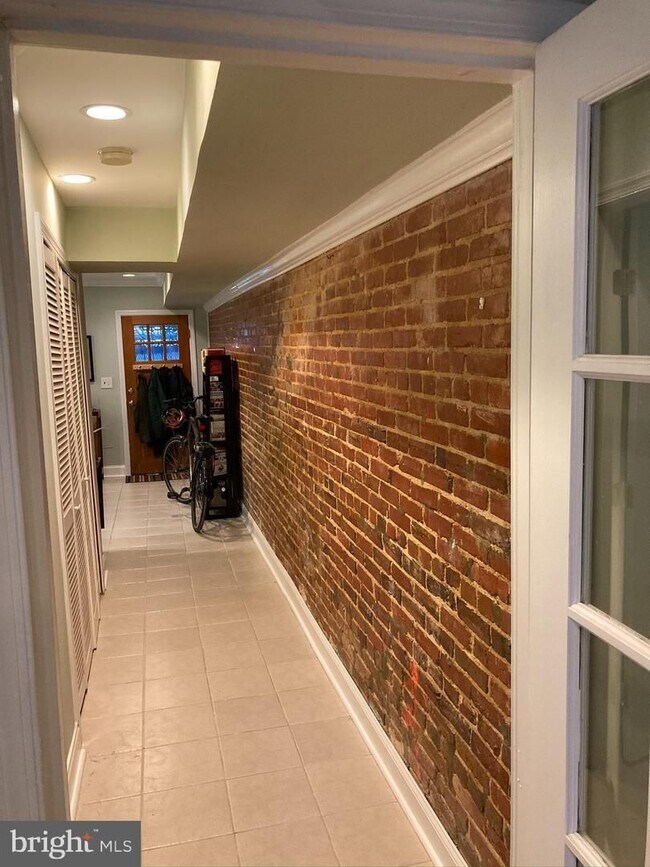 Building Photo - 1721 New Jersey Ave NW