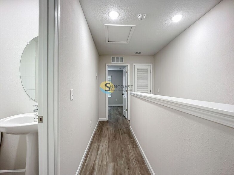 Building Photo - 6151 Delmar Pl