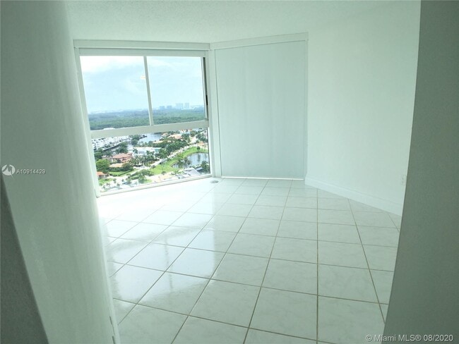 Building Photo - 16400 Collins Ave