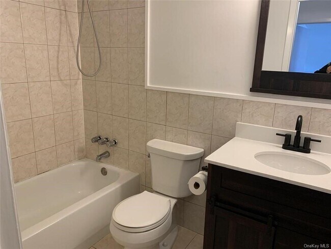 Building Photo - 138 New Holland Village