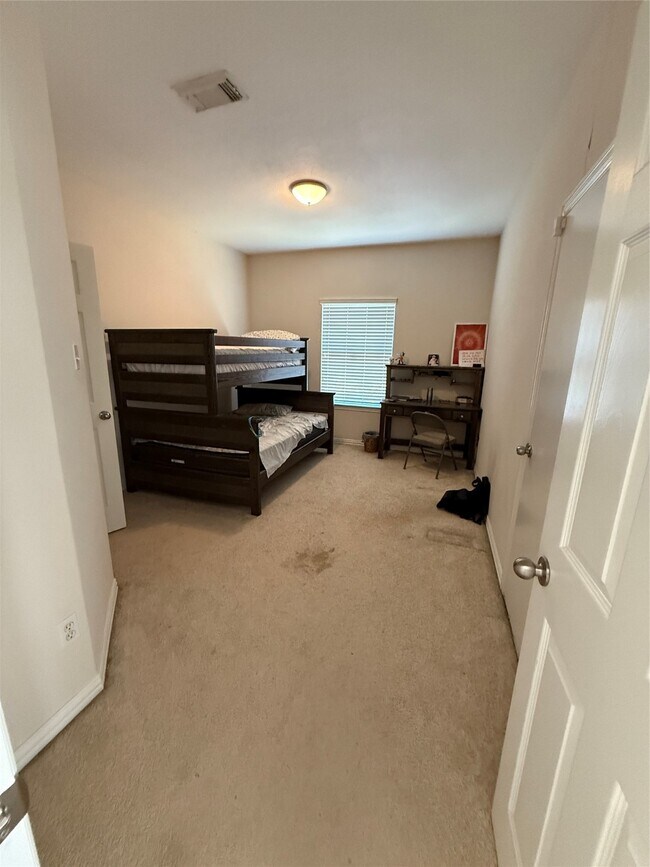 Building Photo - 814 Spring Mist Ct