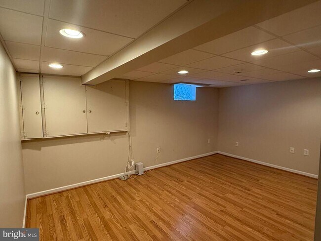 Building Photo - 240 Sweetbriar Cir