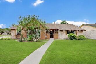 Building Photo - 5403 Clift Haven Dr