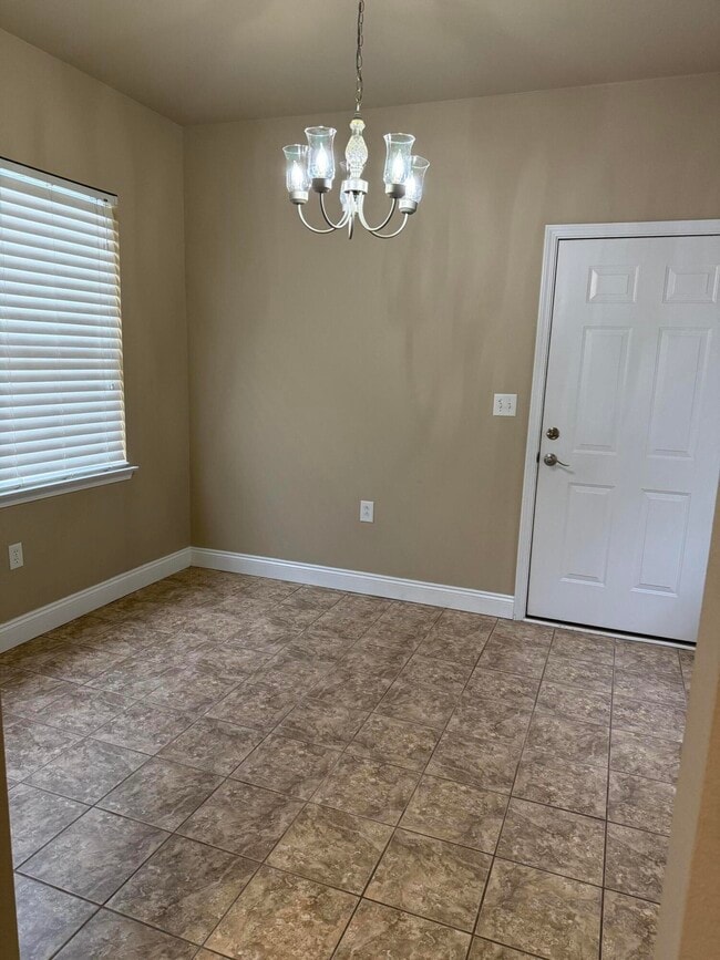 Building Photo - 129 Daisy Ln