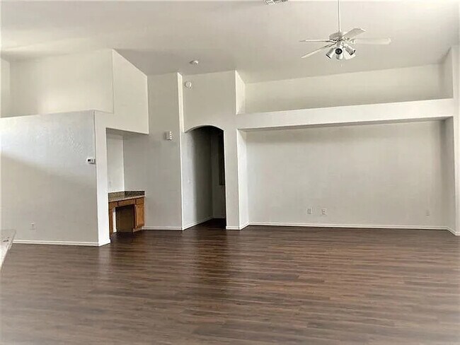 Building Photo - Stunning 3-bedroom 2 bath with SOLAR