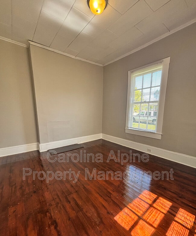 Building Photo - 1108 Toms St