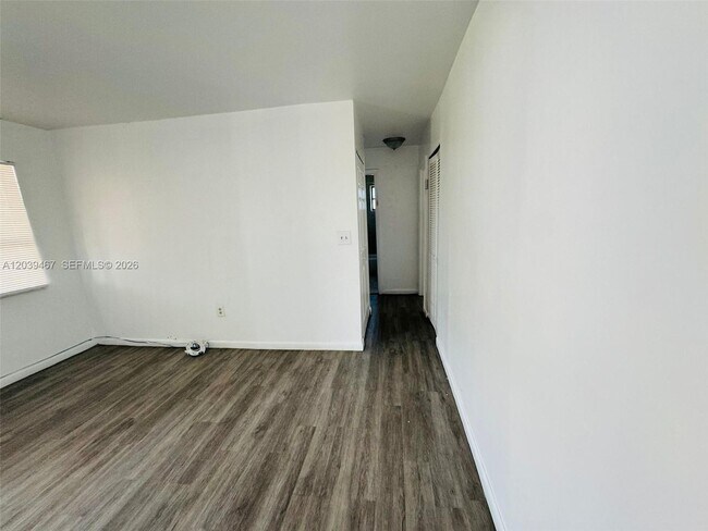 Building Photo - 215 NW 35th Ave
