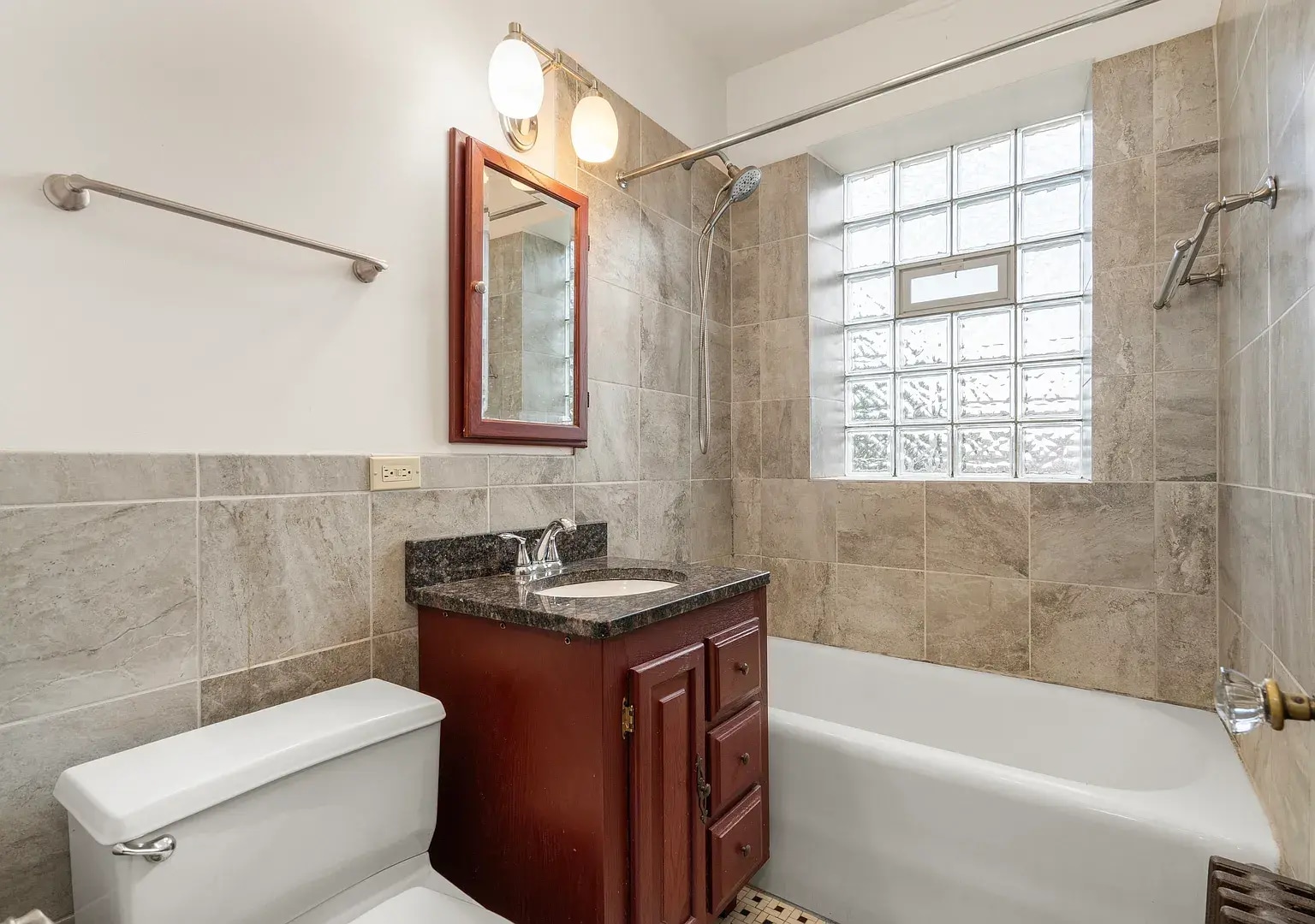 Building Photo - 5352 W Sunnyside Ave