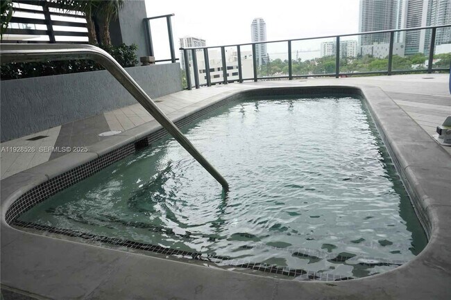 Building Photo - 121 NE 34th St