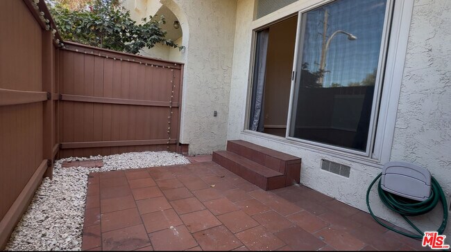Building Photo - 11260 Overland Ave