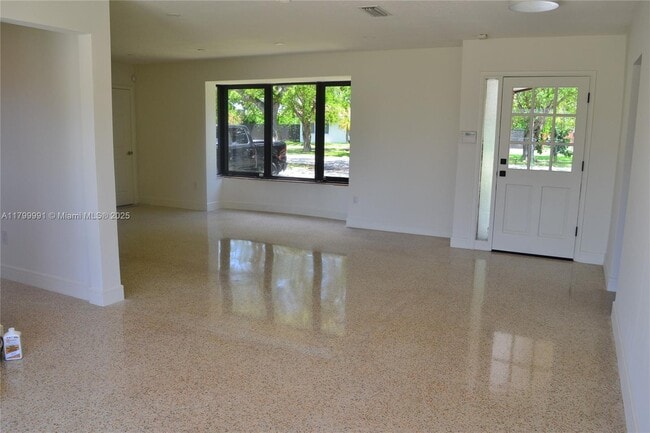 Building Photo - 6310 SW 92nd Ave