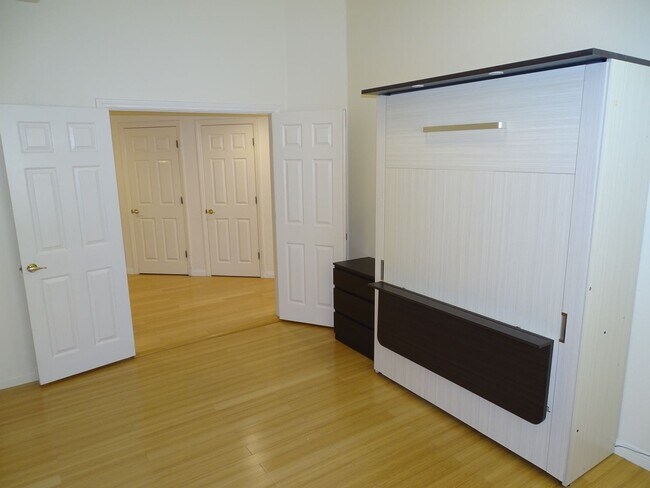 Building Photo - 5 BED Summerlin home w/ 1ST FLOOR BED AND 3/4 BATH