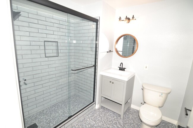 Building Photo - Spacious Lower Level Condo with all the Am...