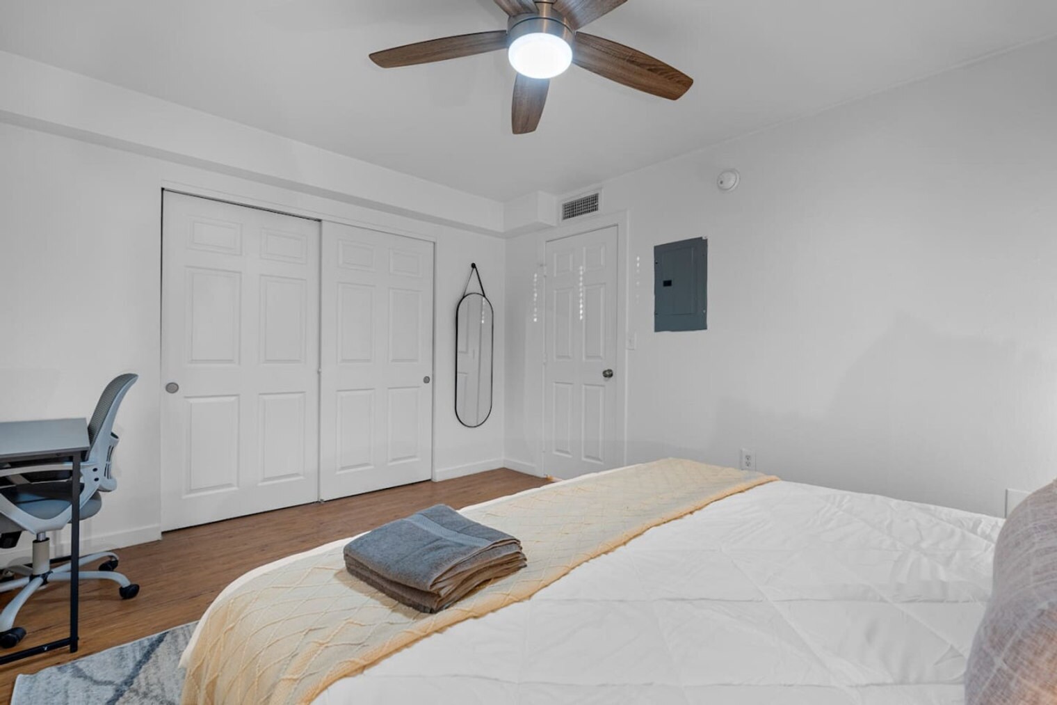 Building Photo - 109 E Broadway Rd