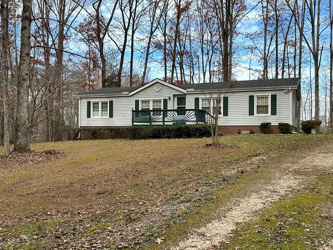 Building Photo - 3-Bedroom Home Close to Farmville with Who...