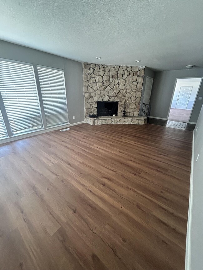Building Photo - 7312 S Land Park Dr